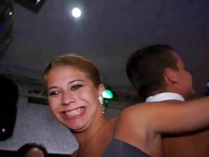 若いブロンドは、彼女の猫の健康なディック ...