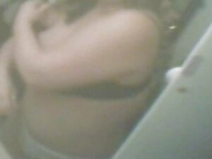彼は部屋で彼をファックしながらかわいい男 ...